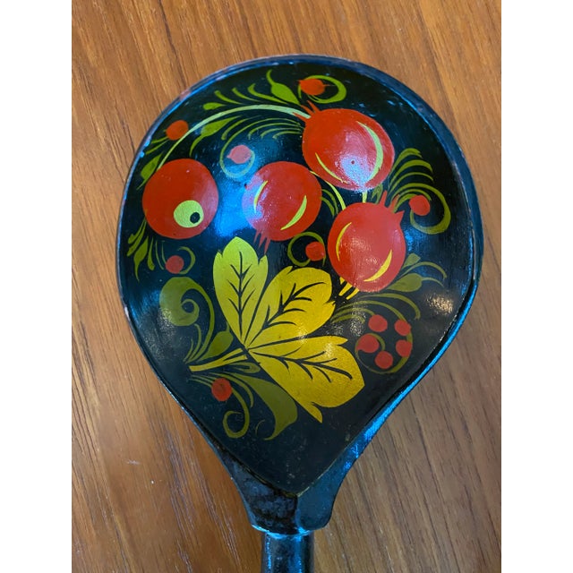 Mid 20th Century Vintage Russian Folk Art Khokhloma - Set of 2 Handpainted Wooden Serving Spoons For Sale - Image 5 of 7