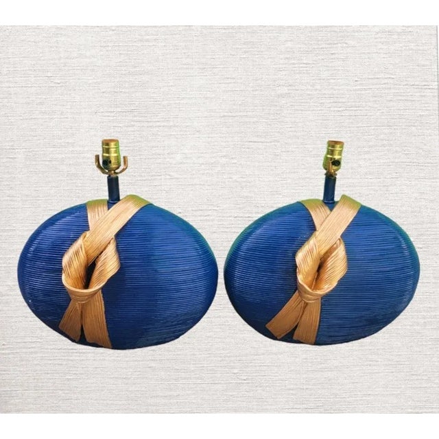 Vintage Plaster Faux Pencil Reed Custom Painted Gloss Navy Gold Leaf Nautical Knot Oval Table Lamps- a Pair For Sale In West Palm - Image 6 of 9