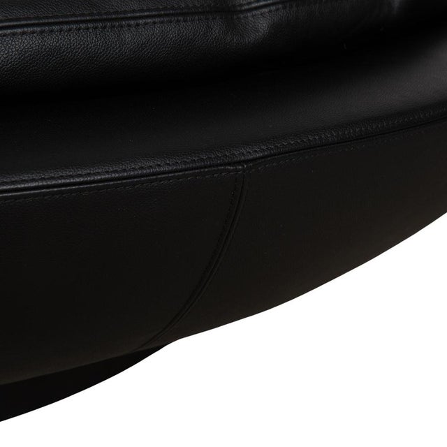 The Désirée Lacoon two-seater sofa boasts a unique appearance. Characterized by round, clean lines, the sofa exudes a...