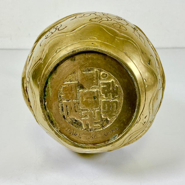 Antique Quin Dynasty Boho Chic Chinoiserie Bronze Three Lizards Vase. For Sale - Image 14 of 14