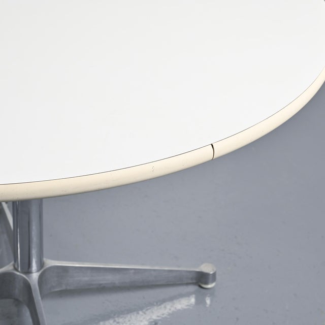 Round Table by Charles and Ray Eames for Herman Miller, 1970 For Sale - Image 6 of 9