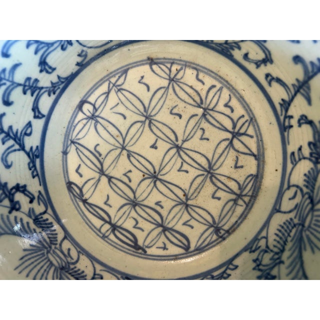 Ceramic Antique Chinese Qing Dynasty Batavia Ware Bowl With Sweet Pea Motif For Sale - Image 7 of 7