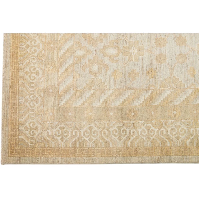 2010s Gray Modern Paki Peshawar Handmade Wool Rug With Floral Motif For Sale - Image 4 of 7