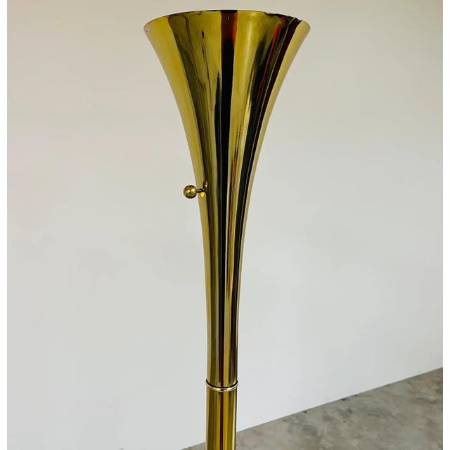 A pair of elegant and beautiful sculptural fluted brass floor lamps by Laurel Lamp Company circa 1960 having twist ball...