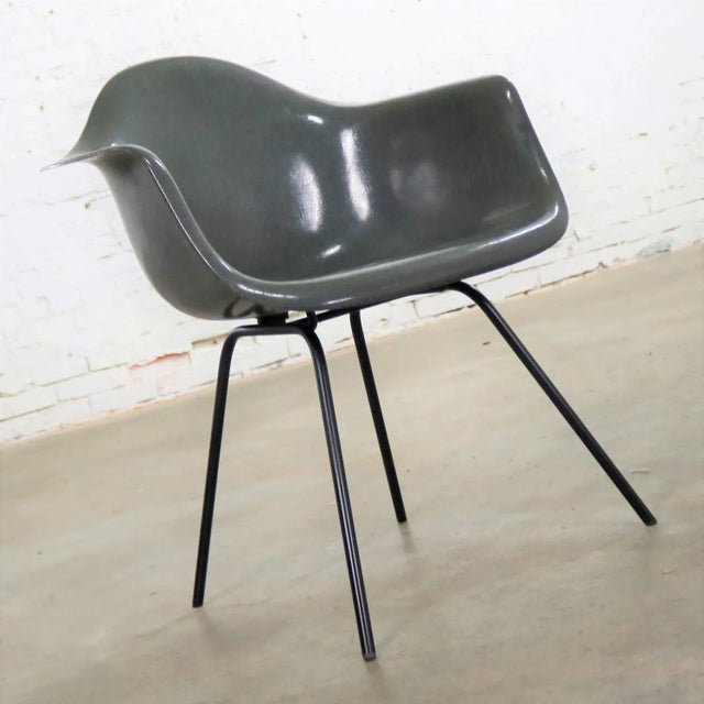 Gray Mid Century Modern Elephant Hide Gray Eames Herman Miller Molded Fiberglass Dax Arm Shell Chair H Base For Sale - Image 8 of 13