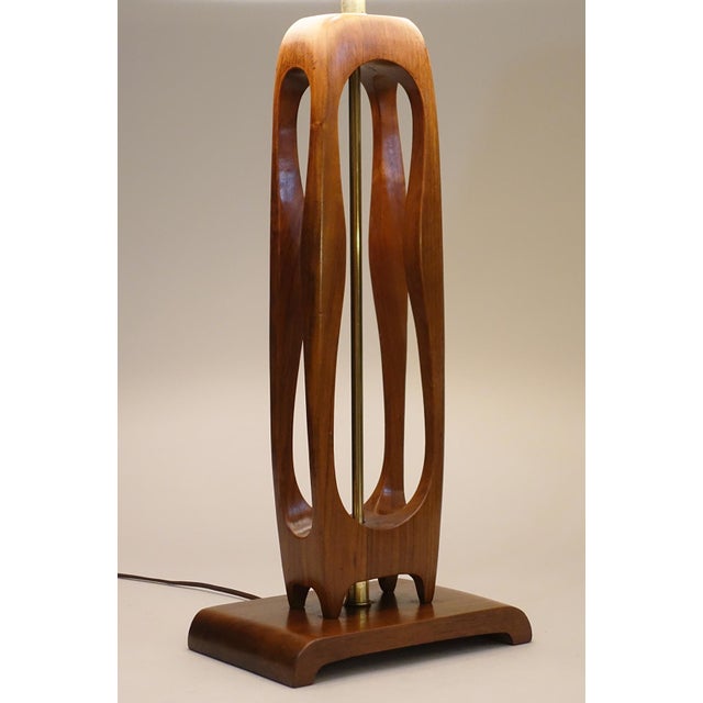 Modern Rare Atomic Modern Dogbone Walnut and Brass Table Lamp, 1950s, by Modeline, Attributed to Adrian Pearsall and Kagan For Sale - Image 3 of 10