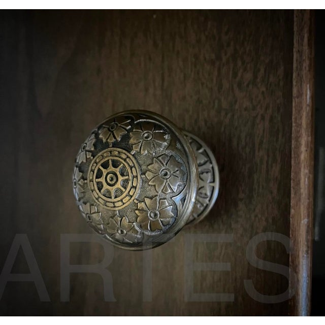 Bronze 19th Century Antique American Bronze Door Knobs With Rosettes - A Pair For Sale - Image 8 of 8