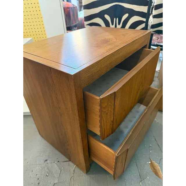 Wood Pair of Midcentury Walnut Nightstands, From Huxley Collection by Thomasville For Sale - Image 7 of 9