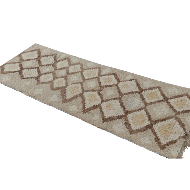 Rug & Kilim Vintage Moroccan Runner Rug With Beige-Brown Diamond Lozenges | Rug & Kilim For Sale - Image 4 of 7