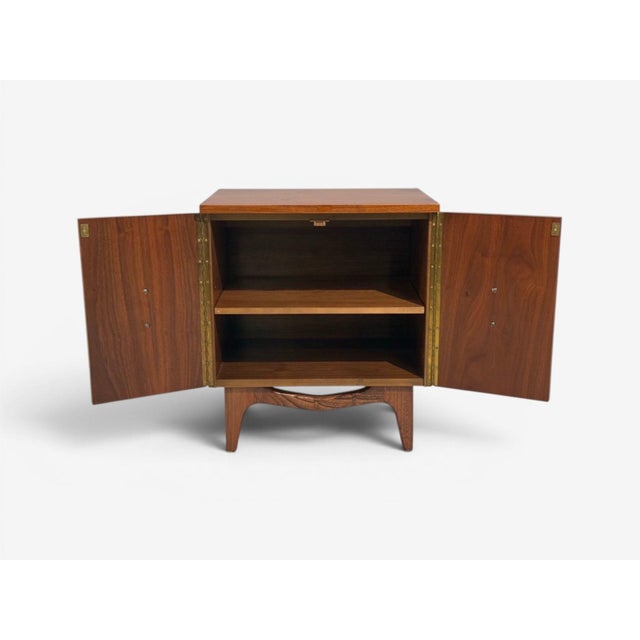 Young Manufacturing, Modern Nightstands, Walnut, Usa, 1960s For Sale - Image 13 of 14