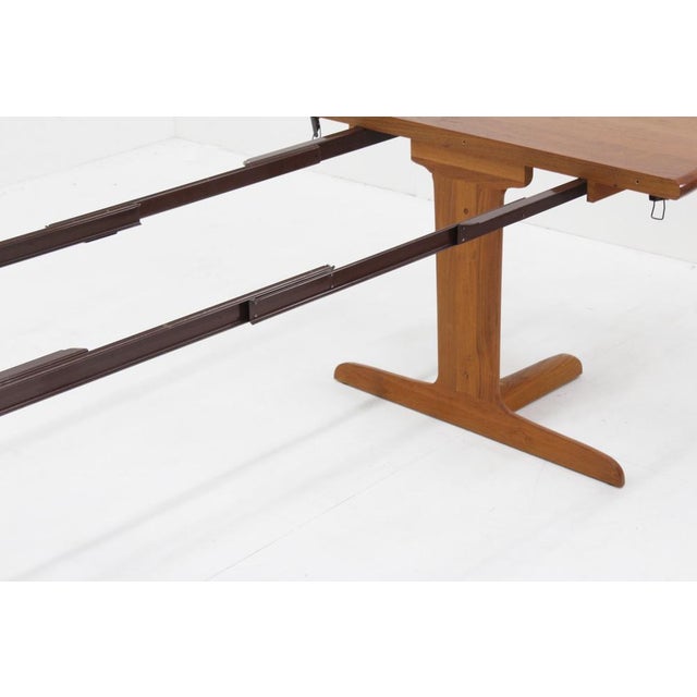 1960s Vintage Danish Round Extendable Dining Table in Teak from Langeskov Möbelfabrik, 1960s For Sale - Image 5 of 9