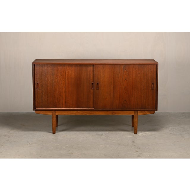 Exceptional sideboard model 160, designed by Børge Mogensen for Søborg Møbler, Denmark, 1950s. Teak veneer body with two...