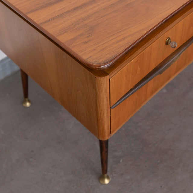 1950s Large Mid-Century Modern Desk in Walnut Veneer and Brass, 1950s For Sale - Image 5 of 12