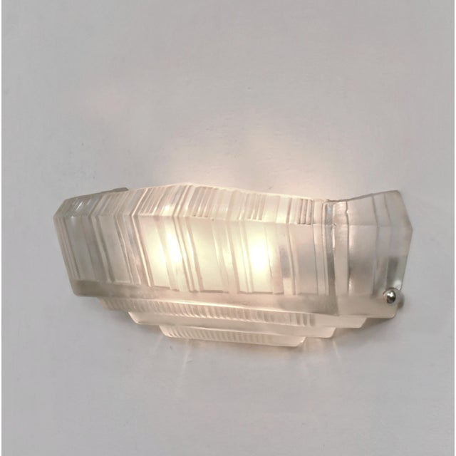 Genet Et Michon French Art Deco Ribbed Glass Stepped Wall Sconces 1930s - A Pair For Sale - Image 6 of 13