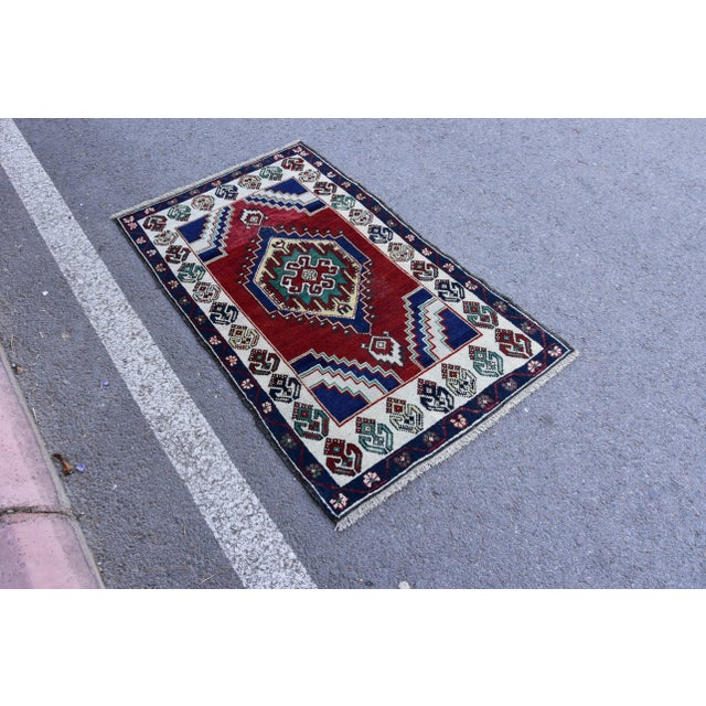 Traditional 1980s Turkish Vintage Luxury Traditional Hand Knotted Oushak Rug For Sale - Image 3 of 13