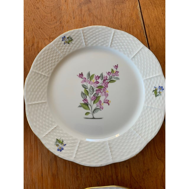 Contemporary Late 20th Century Herend Flowers of Bermuda Plates Rose , Hibscus, Bougainvilla, Bermudiana Handpainted - Set of Four For Sale - Image 3 of 8