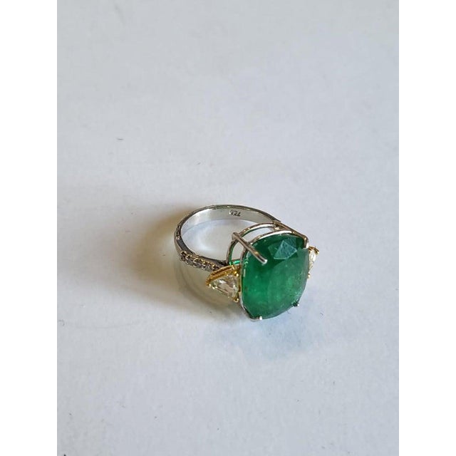 Modern Set in 18k Gold 10.85 Carats Zambian Emerald & Rose Cut Diamonds Engagement Ring, Size 6 For Sale - Image 3 of 9