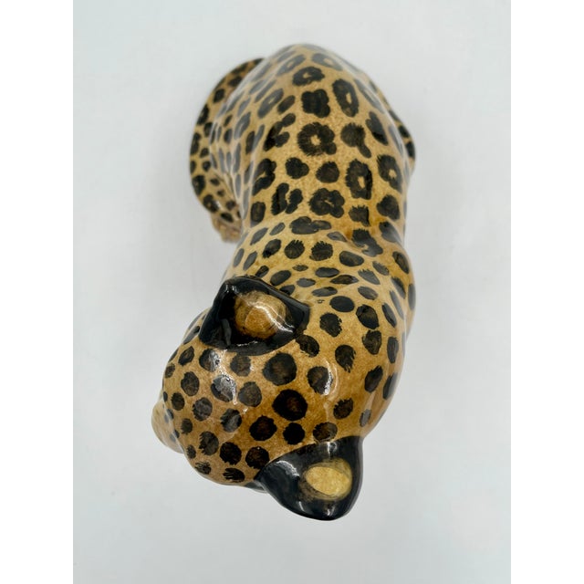 Ceramic Mid 20th Century Hollywood Regency Glazed Terracotta Italian Leopard or Cheetah Statue Figurine Sitting For Sale - Image 7 of 11