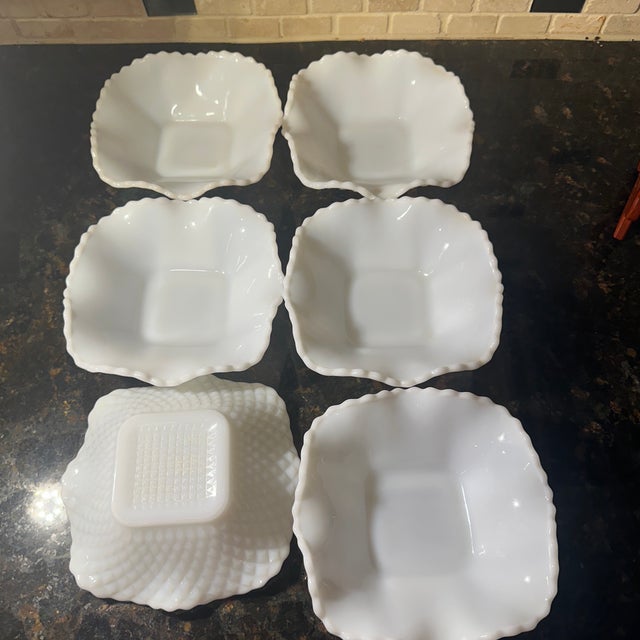 Anchor Hocking Mid Century l.e. Smith Milk Glass Diamond Quilted Scalloped Rim For Sale - Image 4 of 4