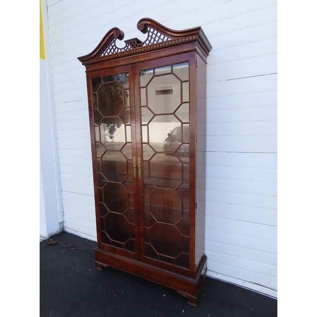 Henredon Chippendale Tall Large Flame Mahogany Display China Cabinet 6470 For Sale - Image 12 of 18