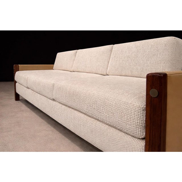 Mid-Century Modern Sofa "Millor" in Rosewood, Fabric & Leather, Sergio Rodrigues, 1960s For Sale - Image 3 of 13