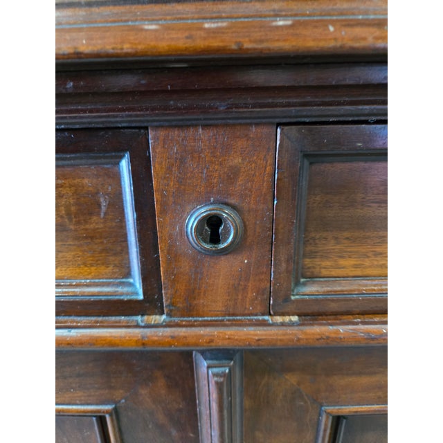 1900-1909 Monumental English Edwardian Mahogany Library Bookcase Cabinet For Sale - Image 13 of 13