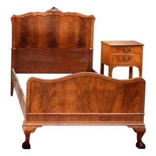 Vintage Mahogany Queen Anne Style Bedroom Matching Bedframe & Nightstand Brass Bail Pulls For Sale