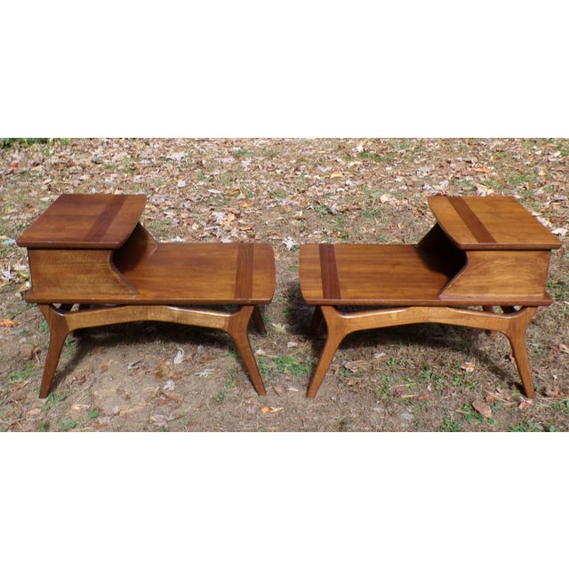 Baumritter Vintage Pair Mid Century Modern Walnut Two Tiered Step End Tables Baumritter For Sale - Image 4 of 15