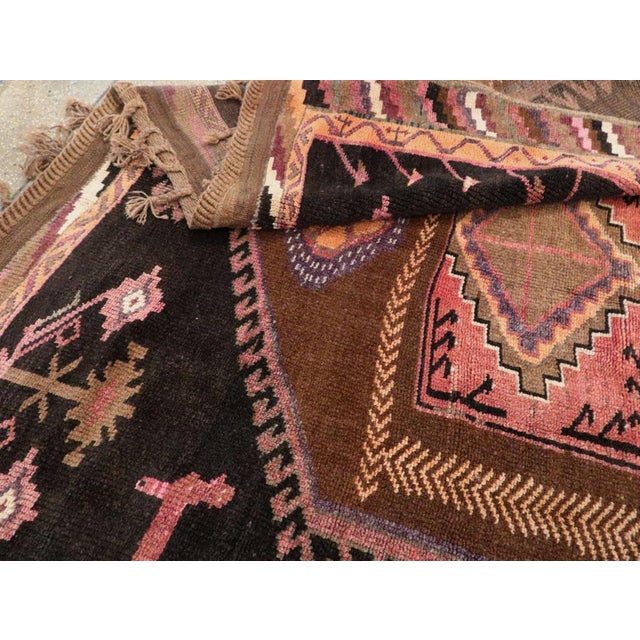 Galerie Shabab Collection Tribal Mid-20th Century Handmade Turkish Anatolian Room Size Carpet For Sale - Image 10 of 10