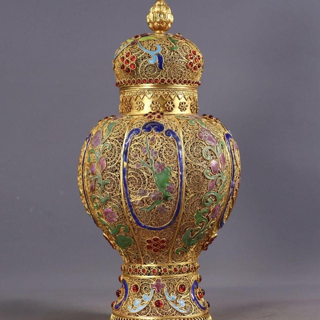 Mid 18th Century Exquisite Chinese Gilt Silver Filigree Gem-Set Covered Ginger Jar, "Qianlong" Mark For Sale In Los Angeles - Image 6 of 9