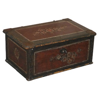 Portugese Hand-Painted Chest or Trunk for Linens Coffee Table, 1797 For Sale
