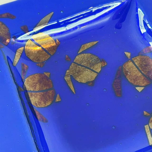 Vintage Trinket Dish Platter in Blue Glass With Gold Infused Sea-Turtles, Signed For Sale - Image 4 of 5