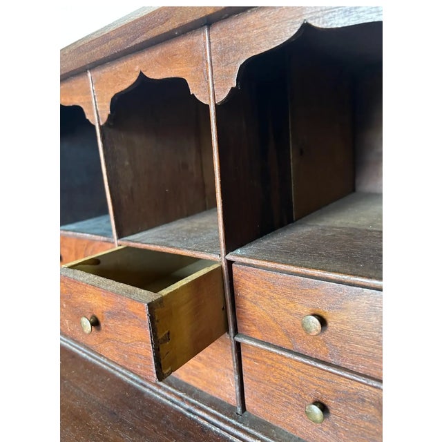 18th Century Virginia Inlaid Walnut Desk For Sale In Richmond - Image 6 of 7