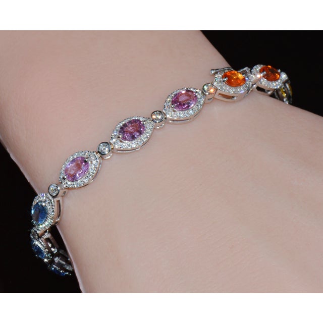 Certified Natural 11.32cts vs F Diamond Multi-Color Sapphire 18k Solid Gold Tennis Stacking Bracelet For Sale - Image 9 of 15