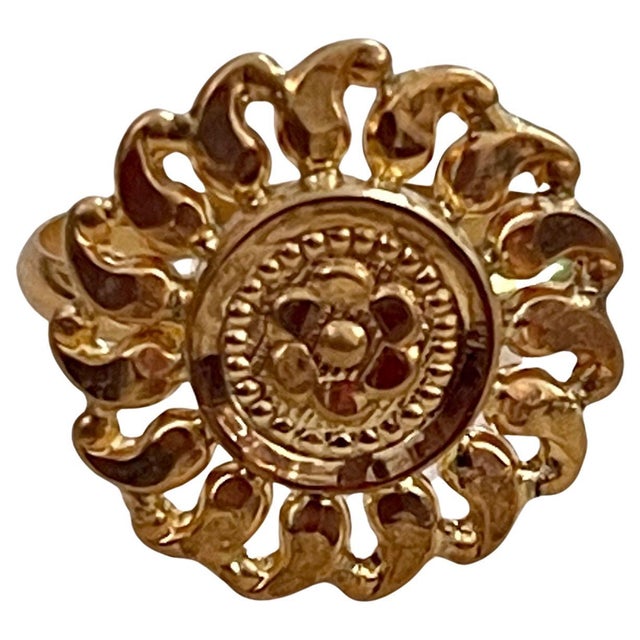 22 Karat Yellow Gold Flower Ring For Sale In New York - Image 6 of 18