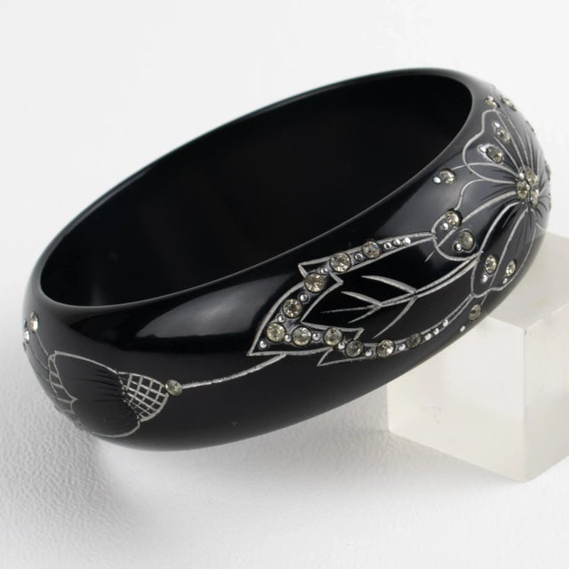 1930s Art Deco Black Galalith Jeweled Bracelet Bangle With Carved Floral Design For Sale - Image 5 of 10