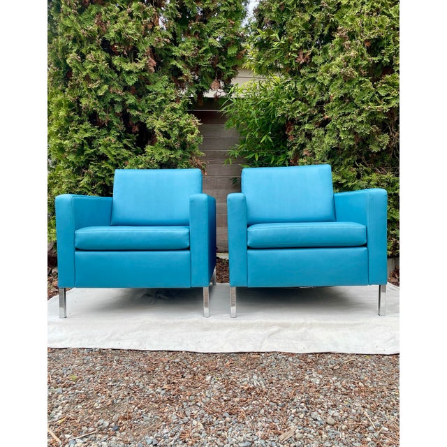 Doon is a family of classic lounge seating, featuring bold, square cushions and a timeless sense of design. These are...