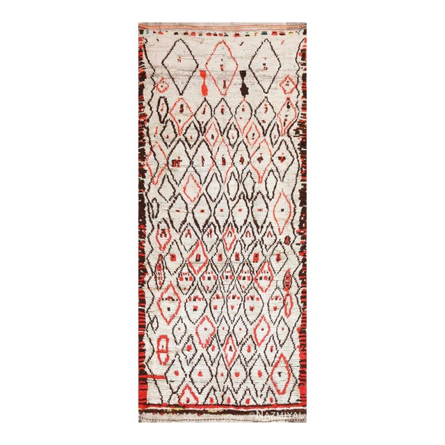 Nazmiyal Collection White and Red Vintage Moroccan Kilim Rug For Sale