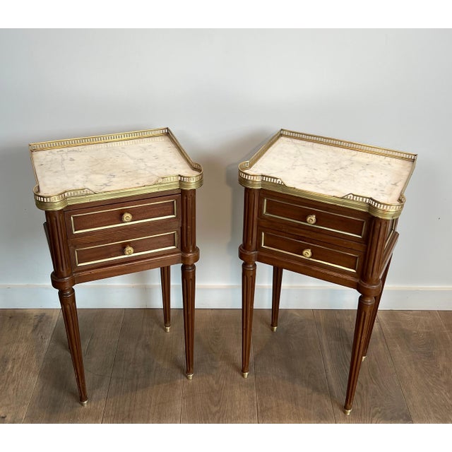 1940s Pair of wood and brass side tables with Carrara marble tops in the style of Maison Jansen For Sale - Image 11 of 12