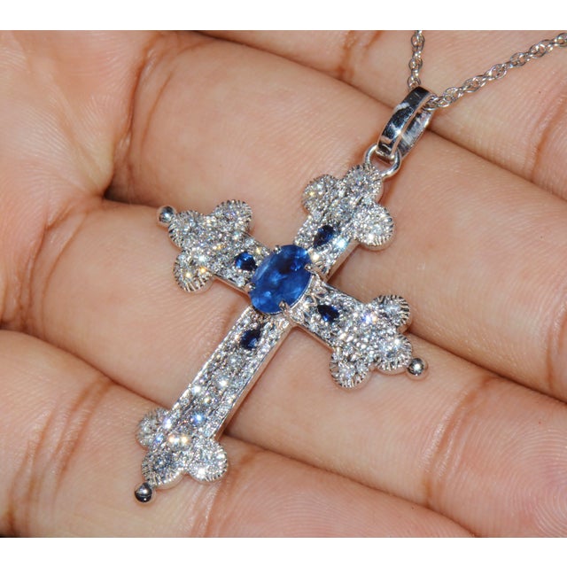 Metal Certified Natural 2.15Cts vs F Diamond Sapphire 18k 750 Solid Gold Filigree Cross Pendant For Sale - Image 7 of 11