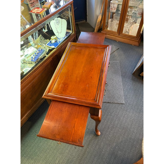 Mid 20th Century Cherry Queen Anne Style Side Glide One Drawer Tea Table For Sale In Minneapolis - Image 6 of 12