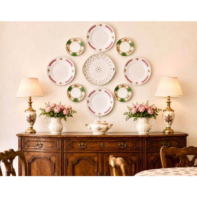 Create an instantly collected look with this thoughtfully curated nine-piece antique and vintage plate wall grouping....