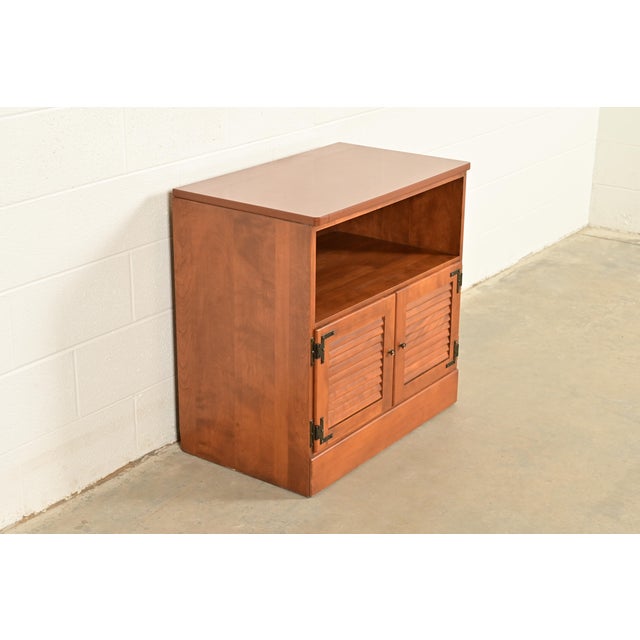 Ethan Allen Ethan Allen American Colonial Solid Maple Media Cabinet or Bedside Chest For Sale - Image 4 of 13