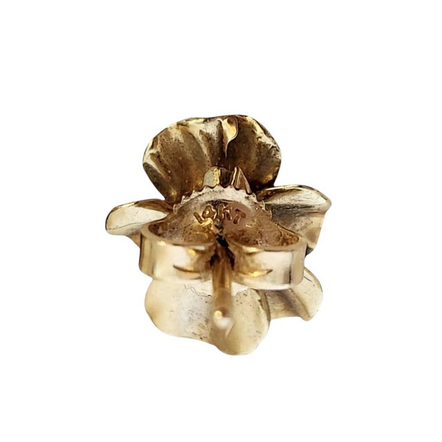 Vintage 14k Yellow Gold Pansy Flower Stud Earrings With Blue Enamel and Diamonds, A Pair For Sale - Image 4 of 9