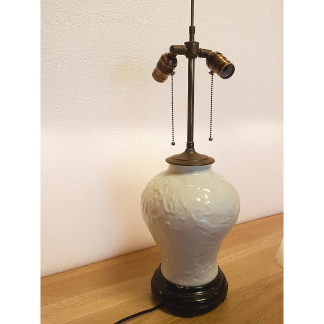1940s Chinese Pale White Glazed Ceramic Table Lamp For Sale - Image 4 of 10