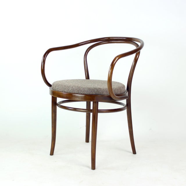 Mid-Century Bentwood No. 30 Armchair by August Thonet for Ton, Former Czechoslovakia, 1960s For Sale - Image 14 of 14