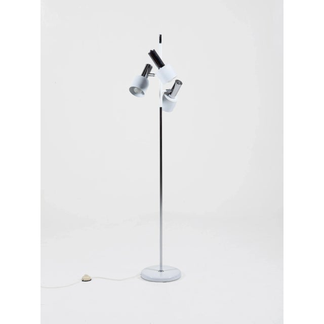 White-Polished Chromed Metal Floor Lamp from Koch & Lowy OMI, 1960s For Sale - Image 6 of 6
