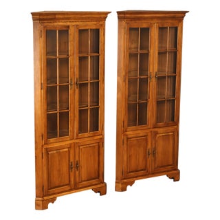 Ethan Allen 1776 Collection Pair of Maple Corner Cabinets For Sale