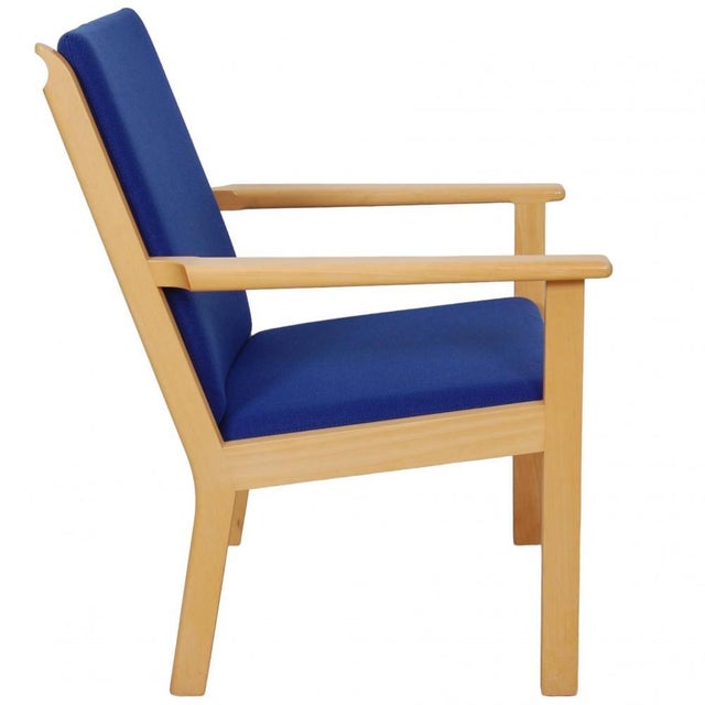 Set of GE284 Chair with Ottoman in Blue Fabric by Hans Wegner, 2000s For Sale - Image 4 of 18