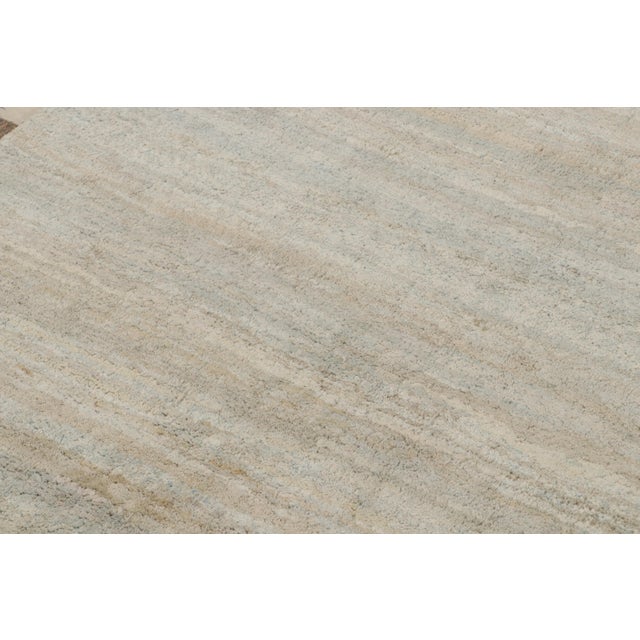 2010s Open Field Modern Rug Beige Gray Texture of Color Silk Runner by Rug & Kilim For Sale - Image 5 of 9